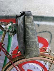 Tasche aus Traktorschlauch von Leonca
